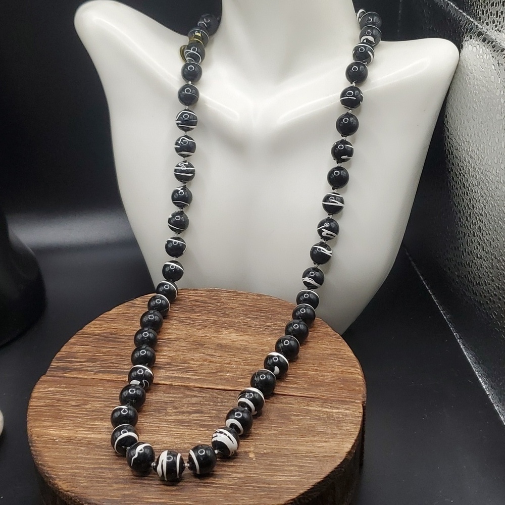 Hong Kong splat‎ beaded zebra necklace
